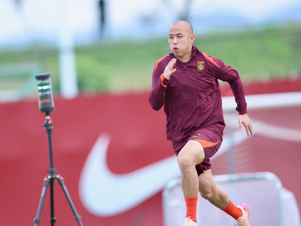 网页炸金花-马德鲁加和泽卡已经归队训练,泰山新外援中卫还在难产阶段呢?